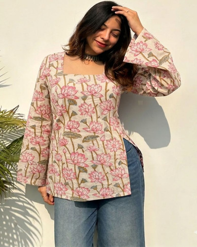 JAHIDA COMFORT WITH STYLE Floral Printed Square Neck Pure Cotton Kurti – Pink A-Line